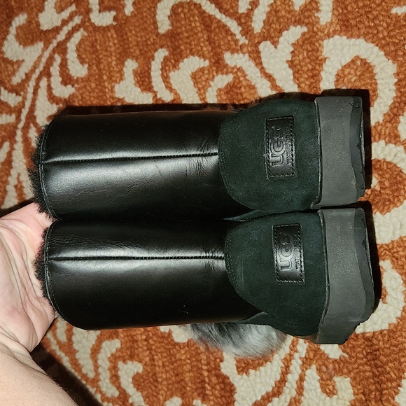 Ugg Isley Water-Resistant Boot with Removable Pompom size 7 - Picture 3 of 12